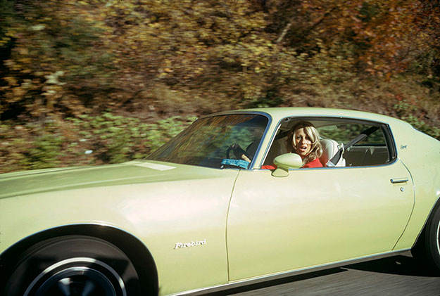 From the Car, New York Thruway,1975 © Joel Meyerowitz, courtesy Howard Greenberg Gallery