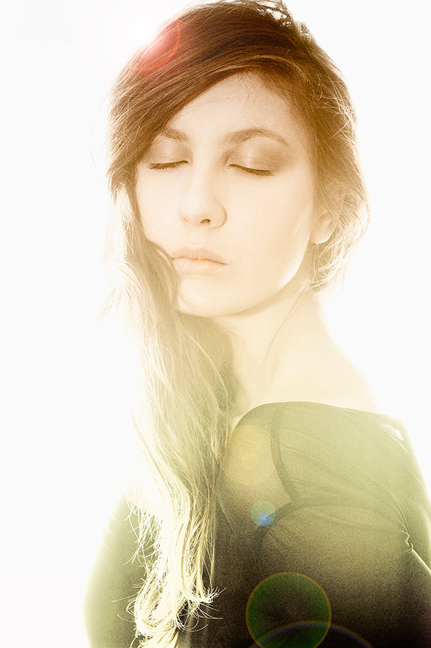 Woman in Light 4 - fotografija Damir Tiljak dio izložbe Kreativa